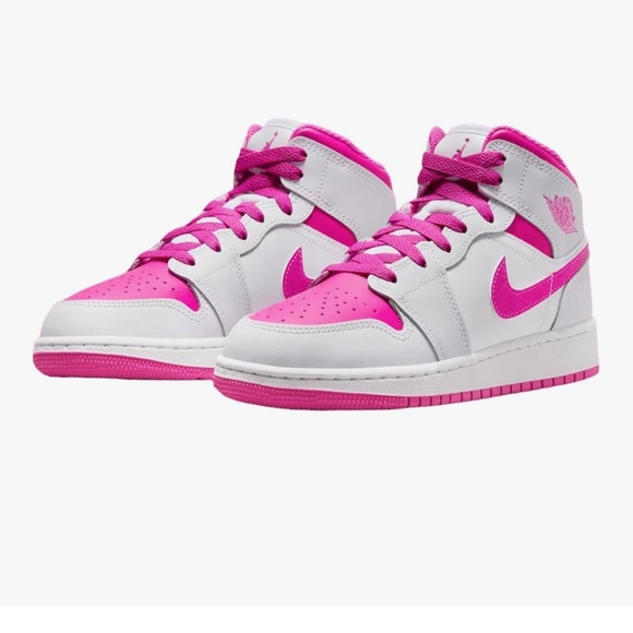 Nike Air Jordan 1 mid sneaker, like new - Picture 6 of 6